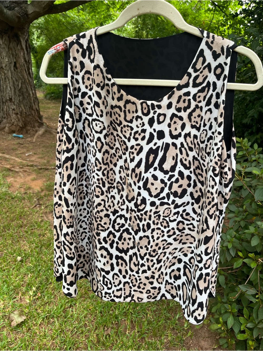 Sleeveless Reversible Leopard Print Tank Top in Beige and Black